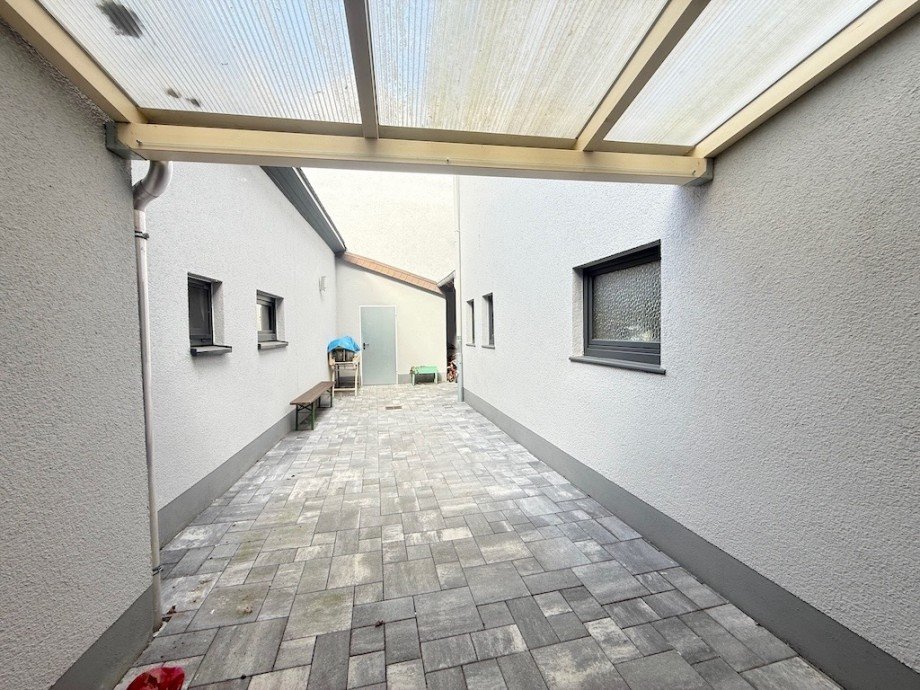 Innenhof Bild 1 Einfamilienhaus Selters