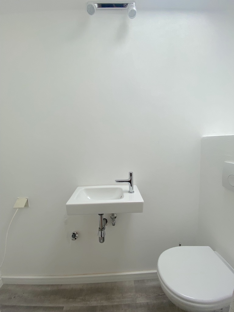 G�ste-WC Dachgeschosswohnung Brechen
