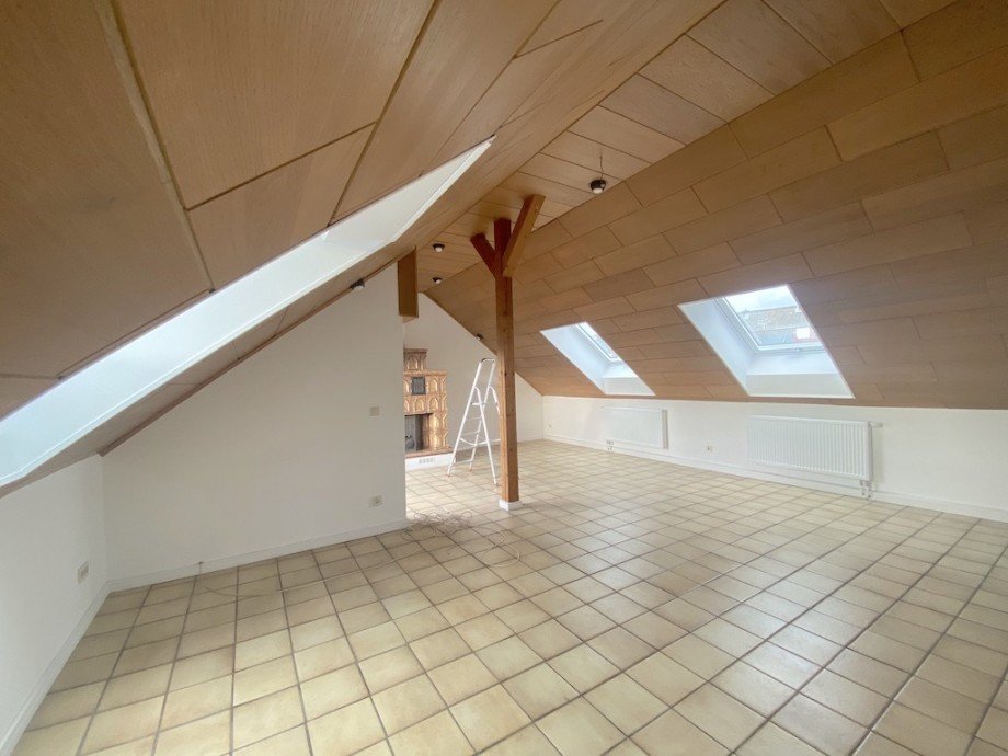 Wohnzimmer Bild 2 Dachgeschosswohnung Brechen