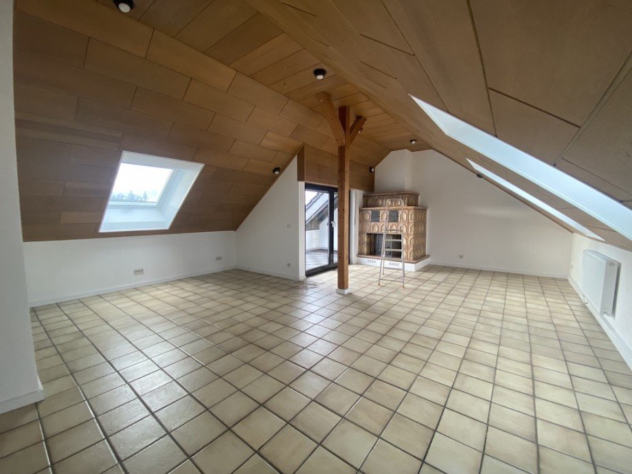 Wohnzimmer Bild 1 Dachgeschosswohnung Brechen