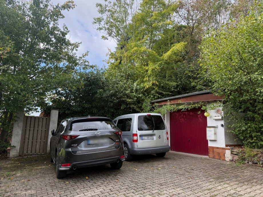 Garage und PKW Stellplatz Einfamilienhaus Flacht