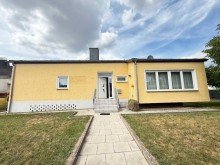 Aussenansicht Bild 2 ---Alles auf einer Ebene - EFH mit Garage und Garten in Villmar---