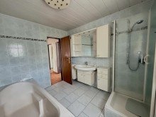 Bad Bild 2 ---Alles auf einer Ebene - EFH mit Garage und Garten in Villmar---