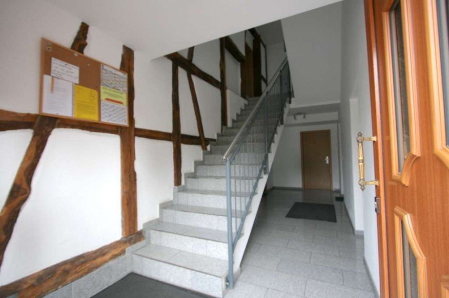 Treppenhaus Bild 1 Dachgeschosswohnung H�nfelden/ Nauheim