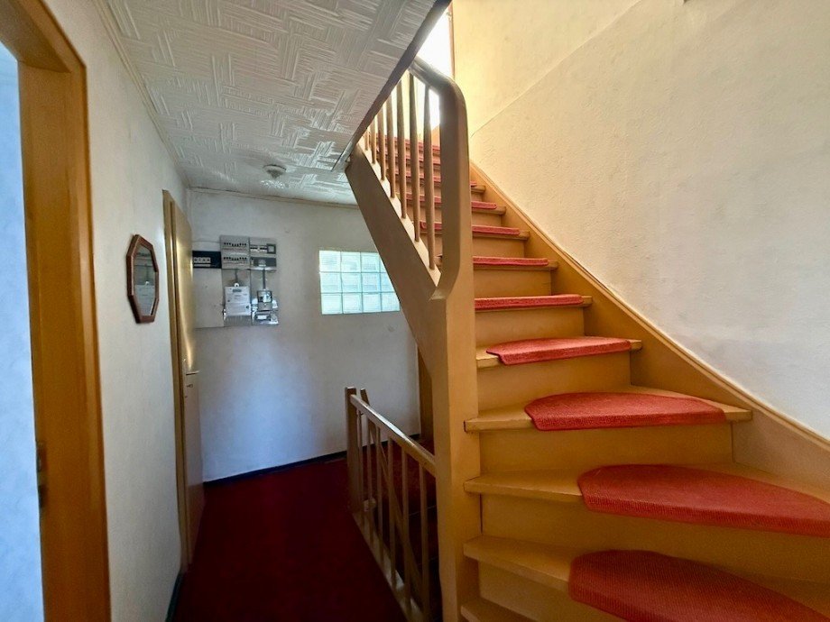 Flur OG Bild 2 Einfamilienhaus Seltes/ Haintchen