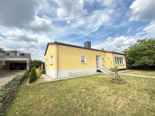 Aussenansicht Bild 1 ---Alles auf einer Ebene - EFH mit Garage und Garten in Villmar---