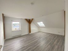 Zimmer 2 Bild 1 -----Gro�z�gige 3-Zimmer-DG-Wohnung mit Loggia in zentraler Lage-----