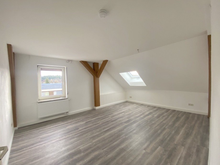 Zimmer 2 Bild 1 Dachgeschosswohnung Brechen