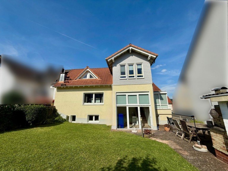Titelbild Selters/ Eisenbach Einfamilienhaus ---Top gepflegtes Einfamilienhaus mit ELW, Wintergarten und liebevoll angelegtem Garten---