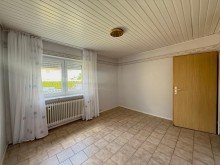Zimmer 1 ---Alles auf einer Ebene - EFH mit Garage und Garten in Villmar---