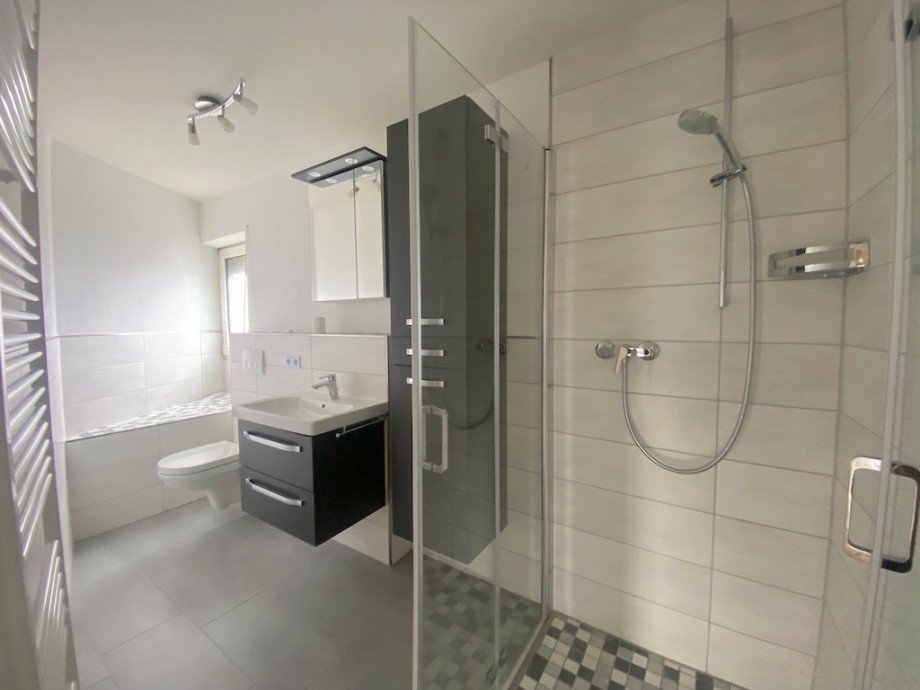 Bad Bild 1 Dachgeschosswohnung Brechen