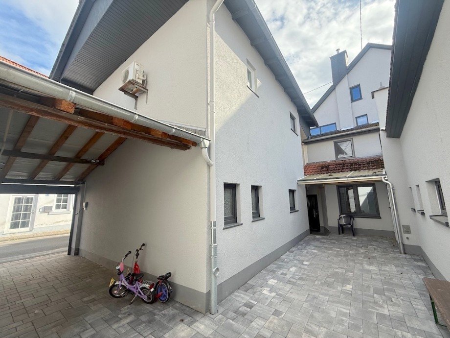 Innenhof Bild 2 Einfamilienhaus Selters
