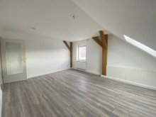 Zimmer 2 Bild 2 -----Gro�z�gige 3-Zimmer-DG-Wohnung mit Loggia in zentraler Lage-----