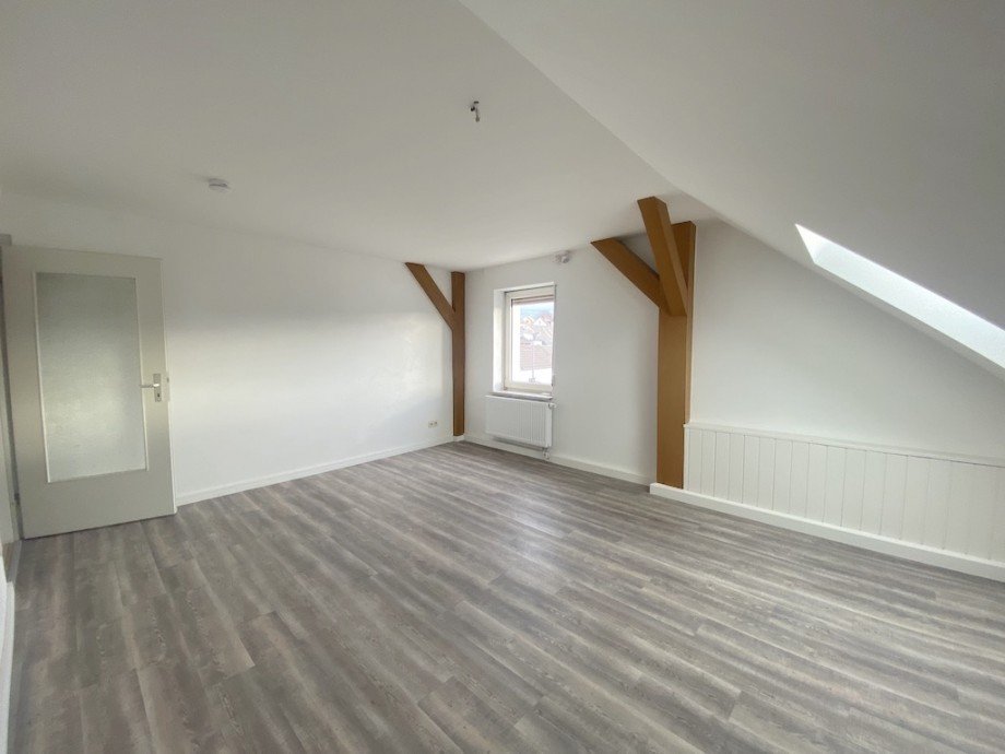Zimmer 2 Bild 2 Dachgeschosswohnung Brechen