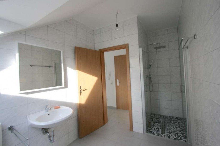 Bad Bild 1 Dachgeschosswohnung H�nfelden/ Nauheim