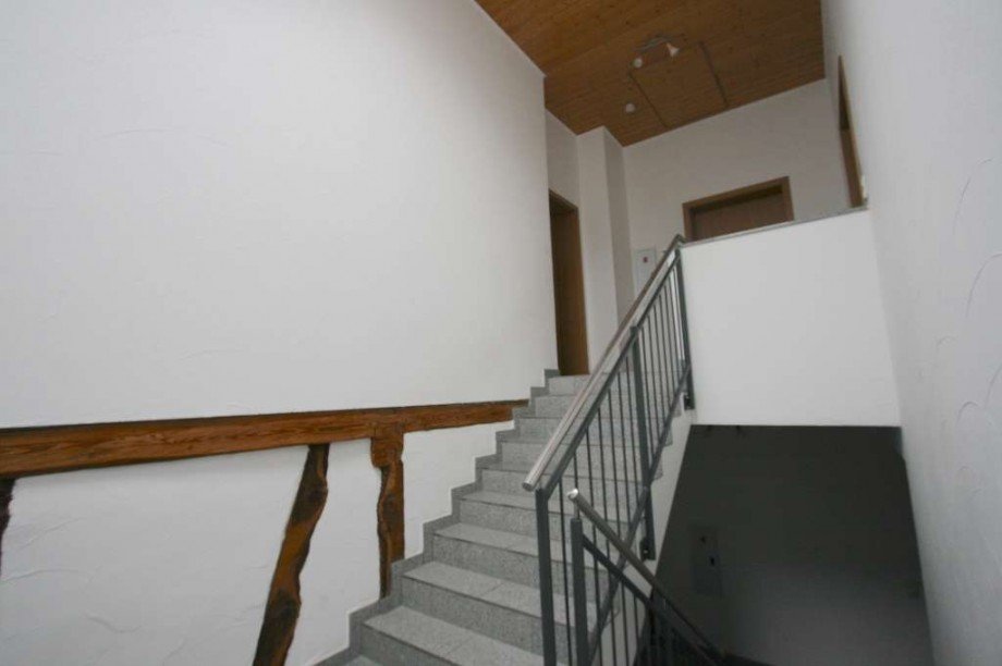 Treppenhaus Bild 2 Dachgeschosswohnung H�nfelden/ Nauheim