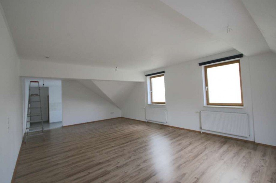 Wohn und Schlafzimmer Bild 2 Dachgeschosswohnung H�nfelden/ Nauheim